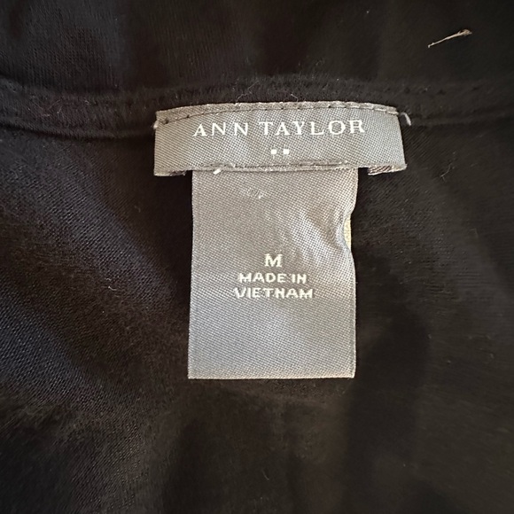 Ann Taylor Women’s black ruffle neck blouse size medium - Picture 3 of 4
